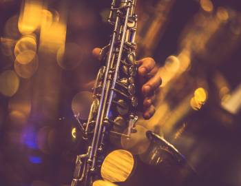 Close up of someone playing the saxophone 