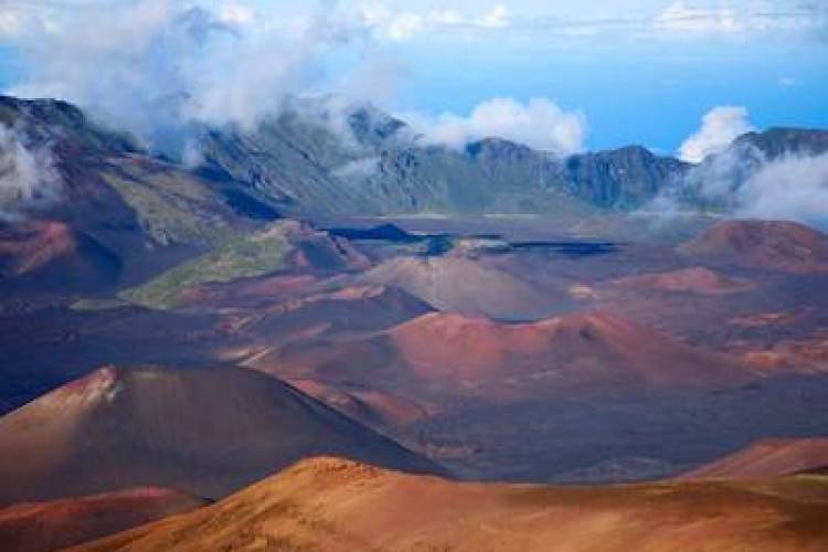 mountain sunrise in hawaii