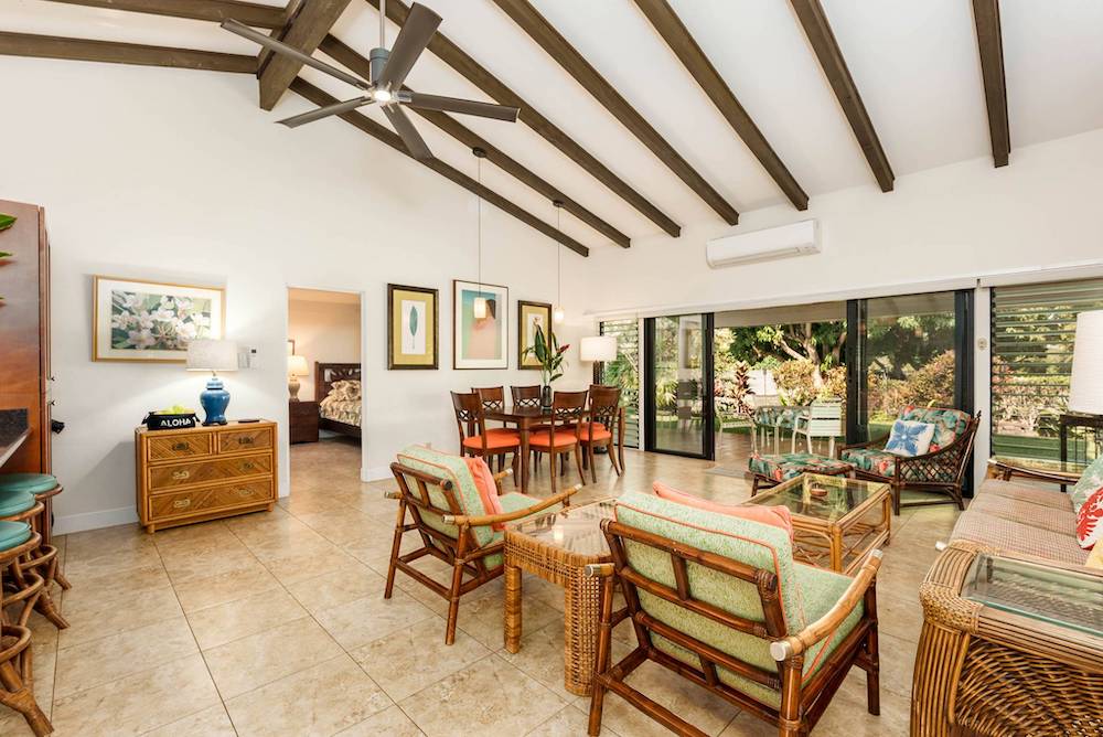living area of vacation rental in Maui